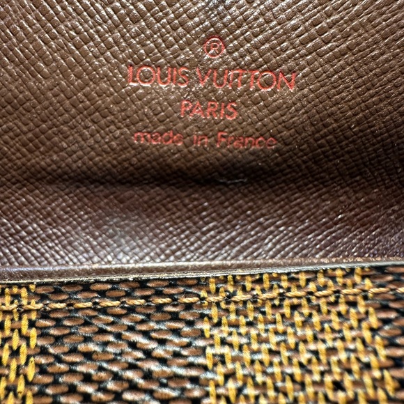 LV Key Chain Holder - Picture 4 of 8